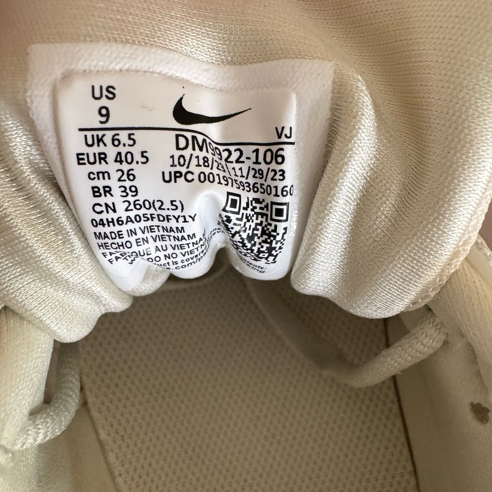 NWB Women’s Air Max 90 Futura Pale Ivory/ Phantom Sneakers - Picture 7 of 8